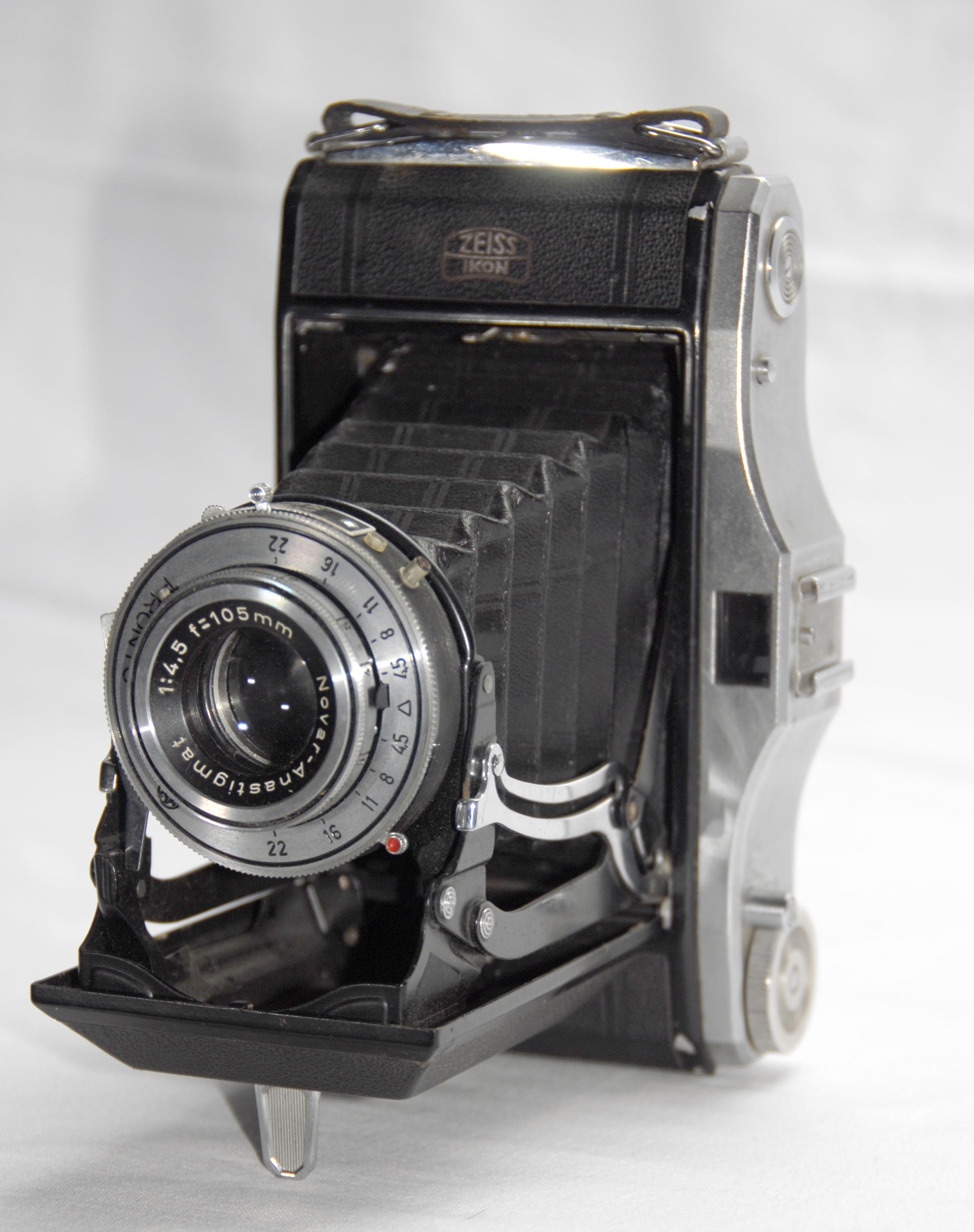 ZEISS IKON NETTAR 517/2 4.5